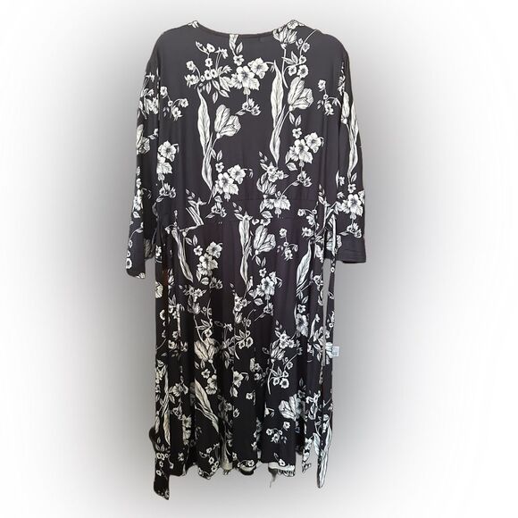 AMZ PLUS- Womens Plus Size V-Neck Wrap
Floral 3/4 Sleeve, A Line Midi - Picture 3 of 5